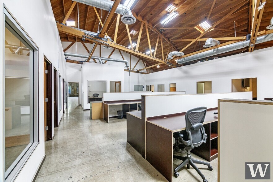 5645-5655 W. Adams Boulevard Blvd, Los Angeles, CA à louer - Photo de l’immeuble – Image 2 sur 17