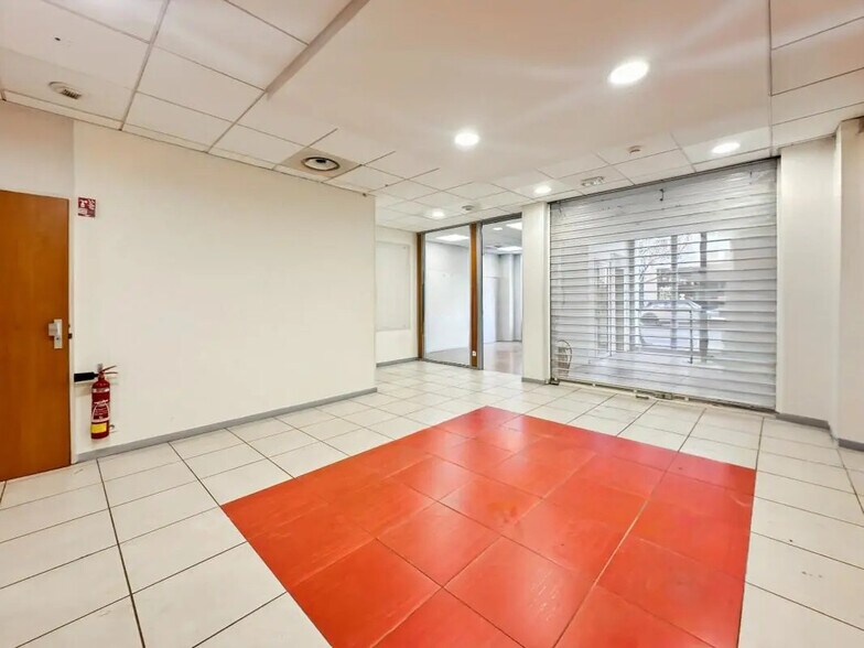 Local commercial dans Issy-les-Moulineaux à louer - Photo de l’immeuble – Image 1 sur 8