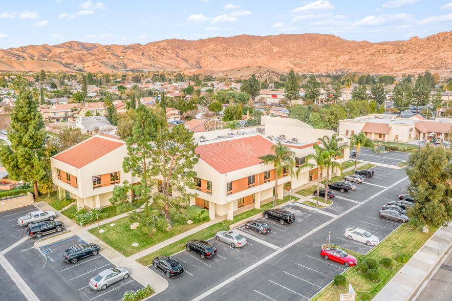 5775 E Los Angeles Ave, Simi Valley, CA à louer - Photo de l’immeuble – Image 1 sur 5