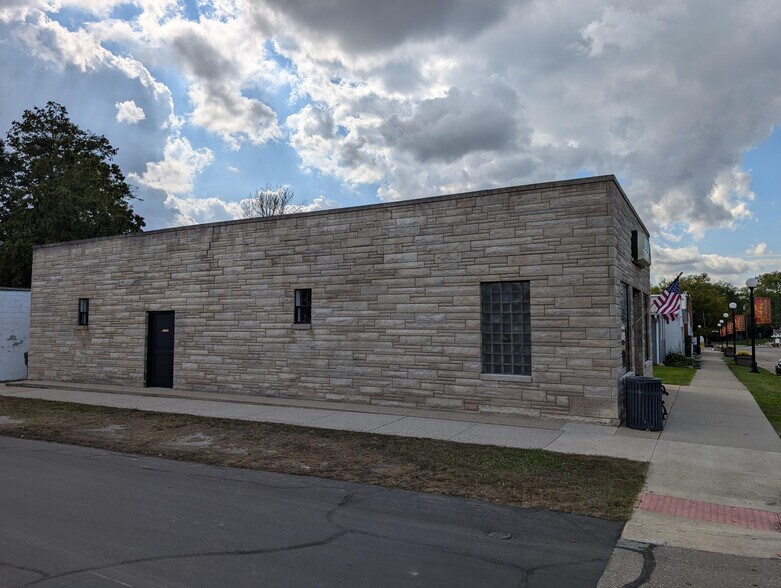343 Washington St, Hope, IN à vendre - Photo de l’immeuble – Image 3 sur 5