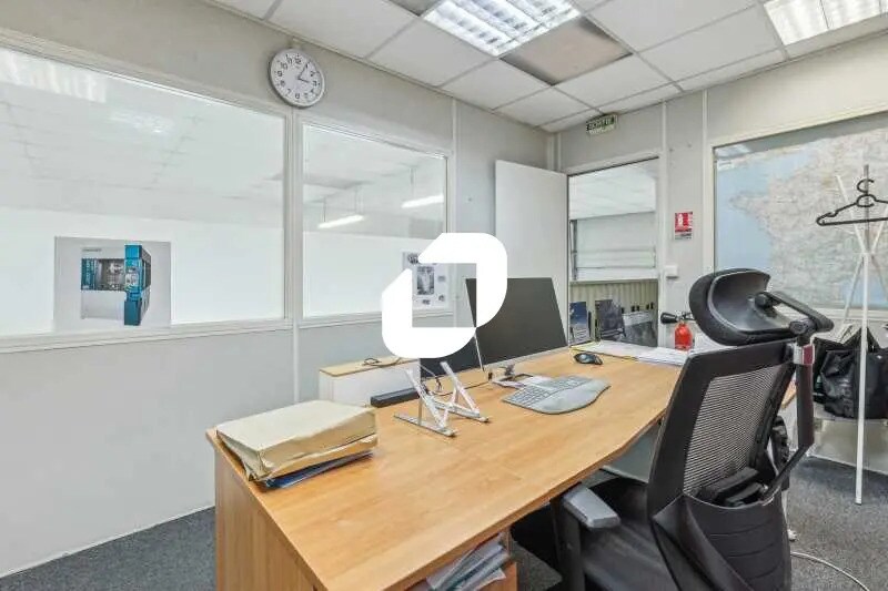 Local d’activités dans Courbevoie à louer - Photo de l’immeuble – Image 3 sur 20