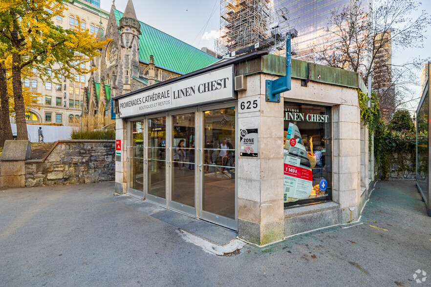 625 Rue Sainte-Catherine O, Montréal, QC à louer - Photo de l’immeuble – Image 2 sur 4