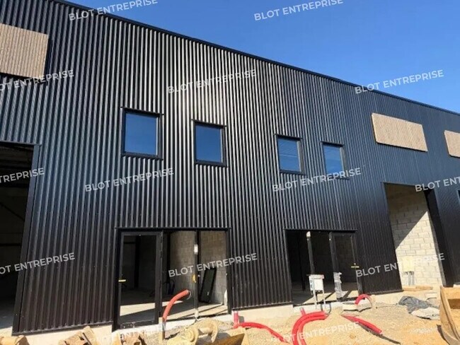 Plus de détails pour Local d'activités à louer