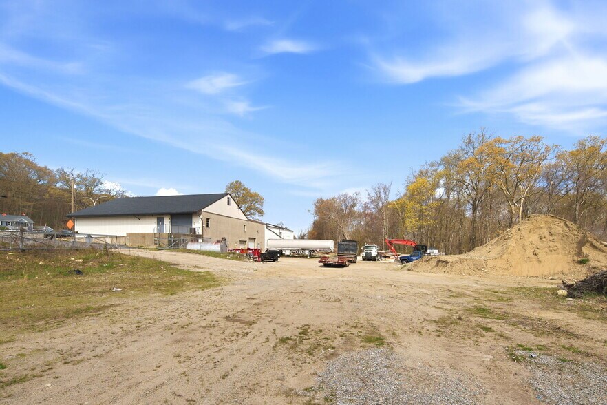 Eddie Dowling Hwy portefeuille de 4 biens à vendre sur LoopNet.fr - Photo de l’immeuble – Image 3 sur 11