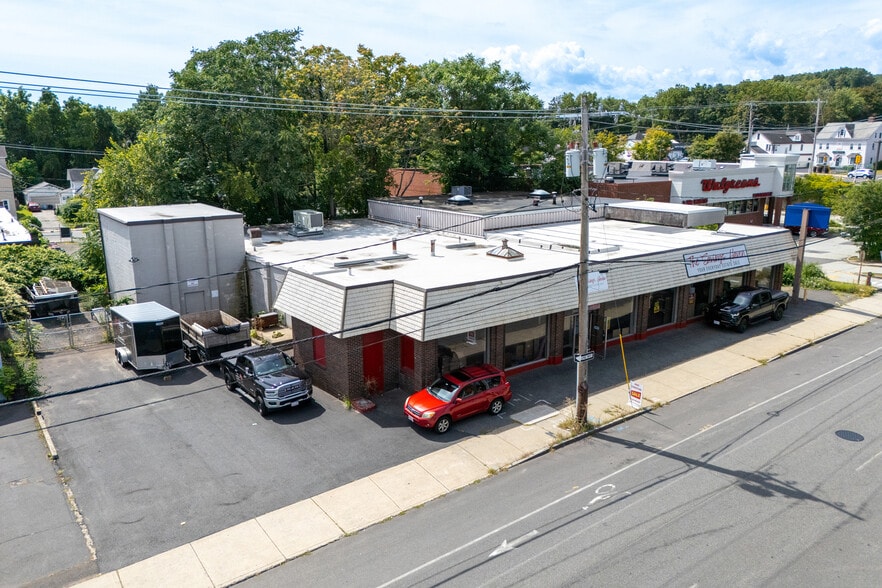 1594 Dwight St, Holyoke, MA à louer - Photo de l’immeuble – Image 2 sur 6