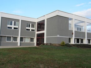 981 State Route 33 W, Monroe Township, NJ à louer Photo intérieure– Image 1 sur 11