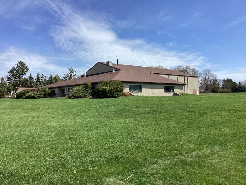 2525 Oakwood Rd, Oak Creek, WI à vendre - Photo de l’immeuble – Image 2 sur 60