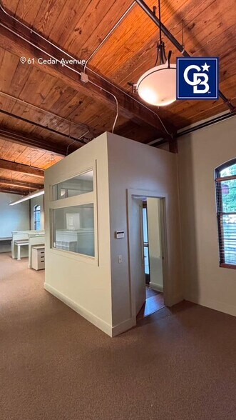 61-63 Cedar Ave, East Greenwich, RI à vendre - Vidéo sur l’annonce professionnelle – Image 2 sur 35