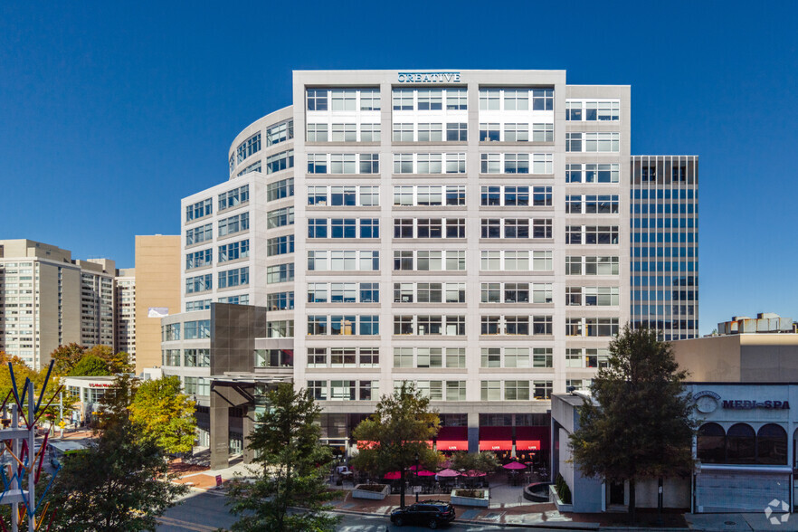 4445 Willard Ave, Chevy Chase, MD à louer - Photo de l’immeuble – Image 2 sur 14