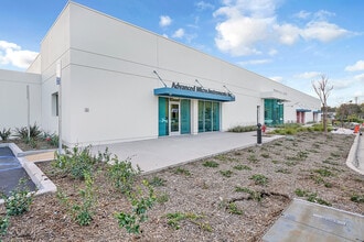 3159-3169 Red Hill Ave, Costa Mesa, CA à louer Photo de l’immeuble– Image 1 sur 2