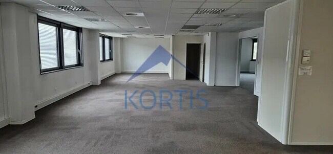 Plus de détails pour 6 Rue De Bretagne, Saint-Quentin-Fallavier - Bureau à louer