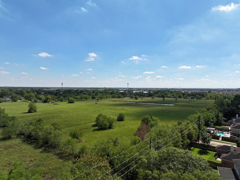 15815 Merle Rd, Cypress, TX à vendre - Photo de l’immeuble – Image 2 sur 14