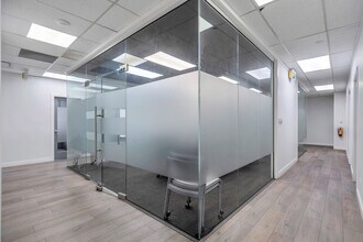 10318-10324 Whalley Blvd, Surrey, BC à louer Photo intérieure– Image 2 sur 2