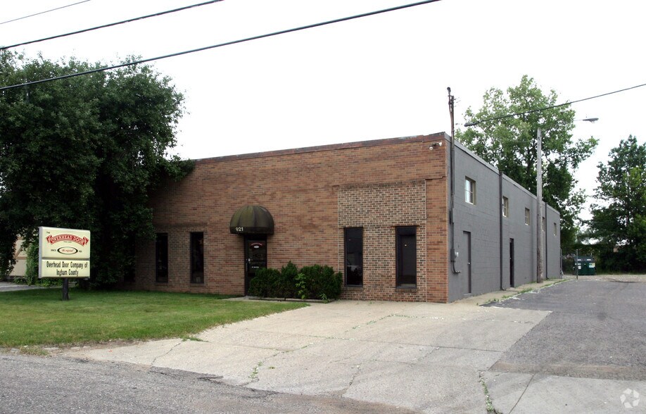 921 Terminal Rd, Lansing, MI à vendre - Photo de l’immeuble – Image 2 sur 14