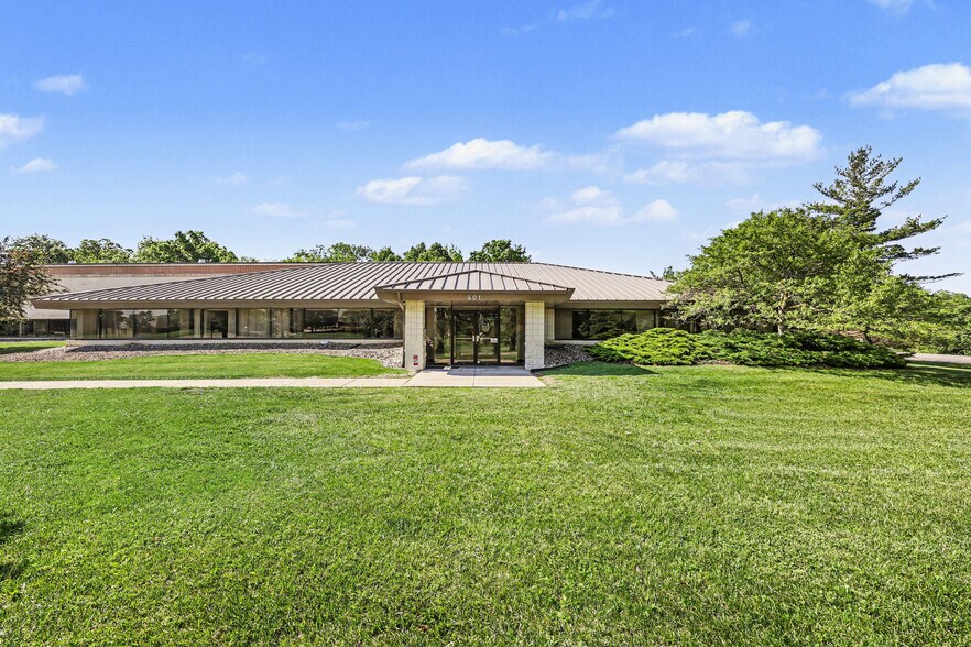 401 W Morgan Rd, Ann Arbor, MI à vendre - Photo de l’immeuble – Image 1 sur 8