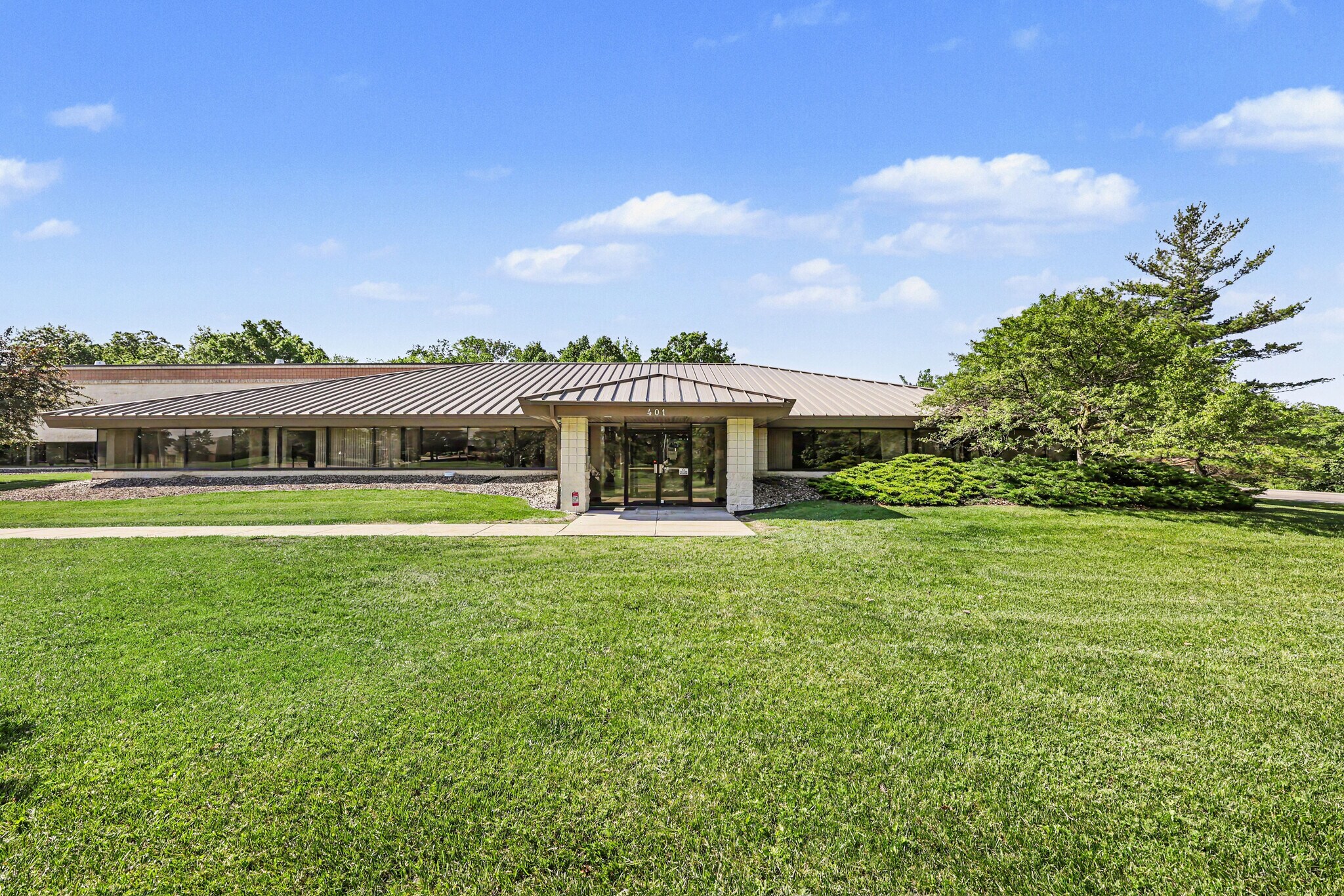 401 W Morgan Rd, Ann Arbor, MI à vendre Photo de l’immeuble– Image 1 sur 9
