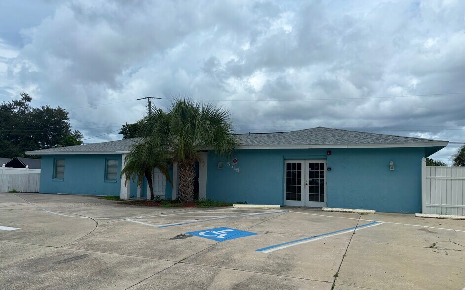 5715 26th St W, Bradenton, FL à vendre - Photo de l’immeuble – Image 2 sur 14