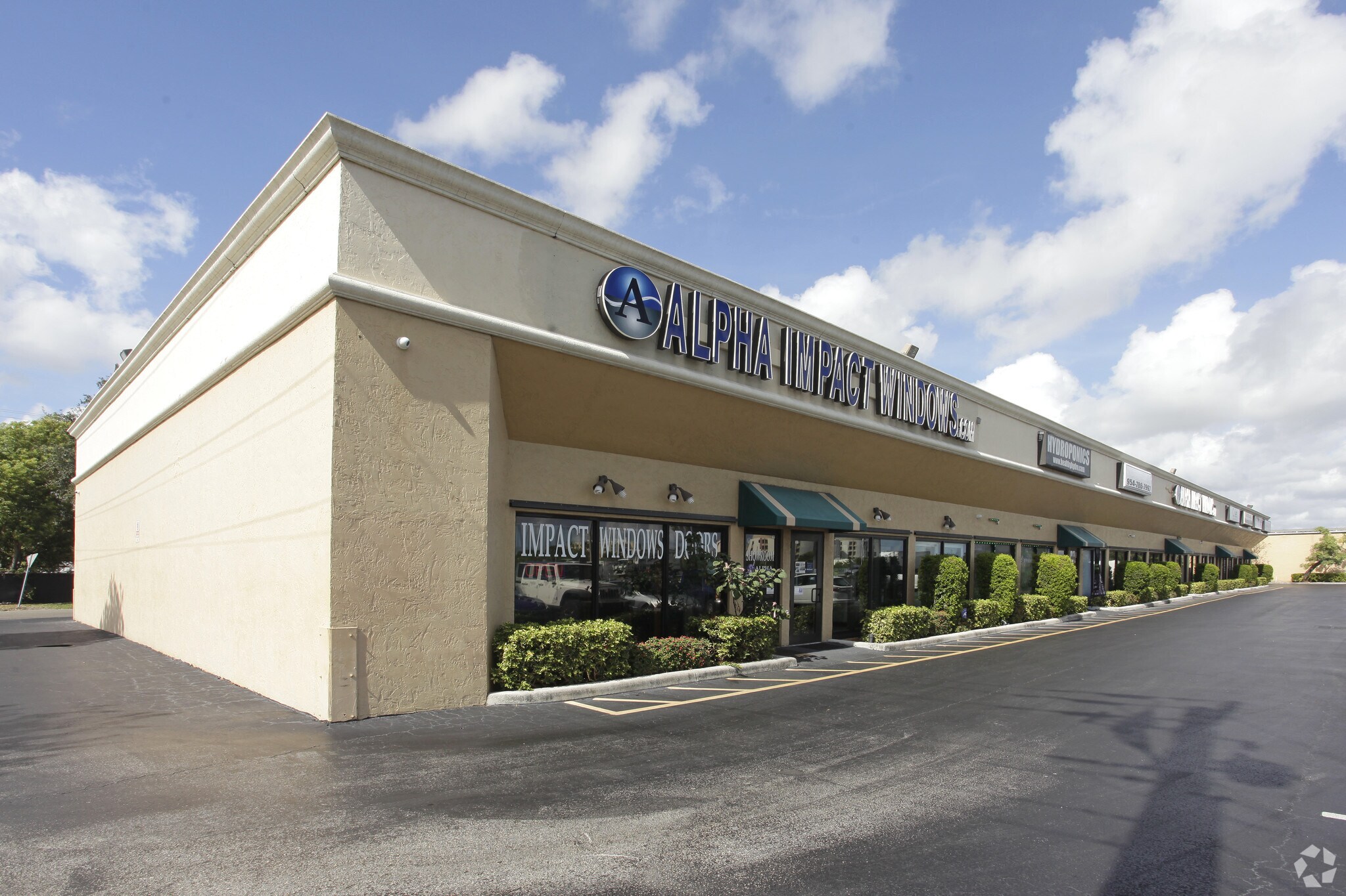 590 SW 9th Ter, Pompano Beach, FL à louer Photo principale– Image 1 sur 32