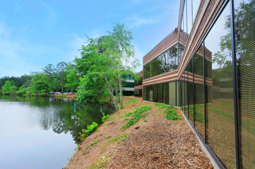 5880 Live Oak Pkwy, Norcross, GA à louer - Photo principale – Image 1 sur 9