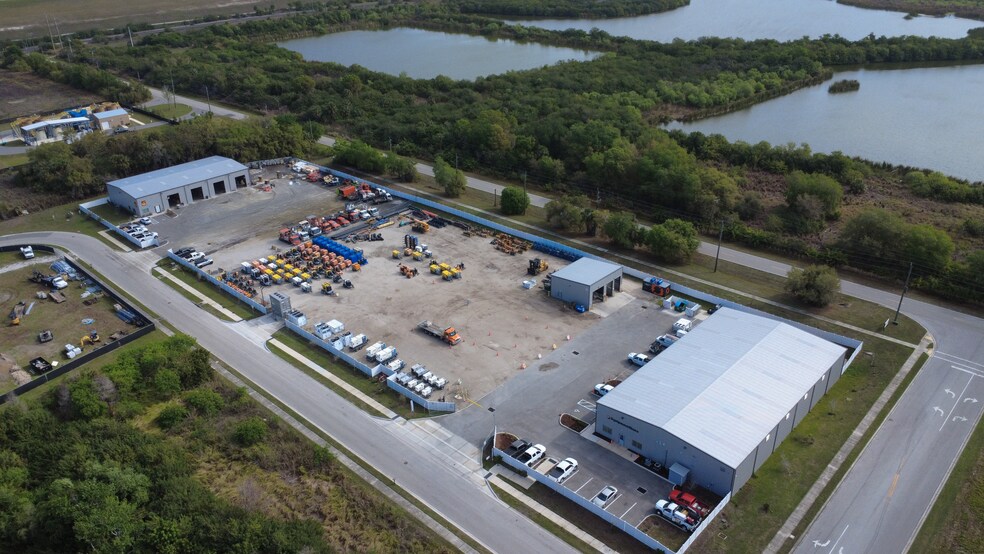 11524 31st Ter E, Palmetto, FL à vendre - Photo de l’immeuble – Image 2 sur 17