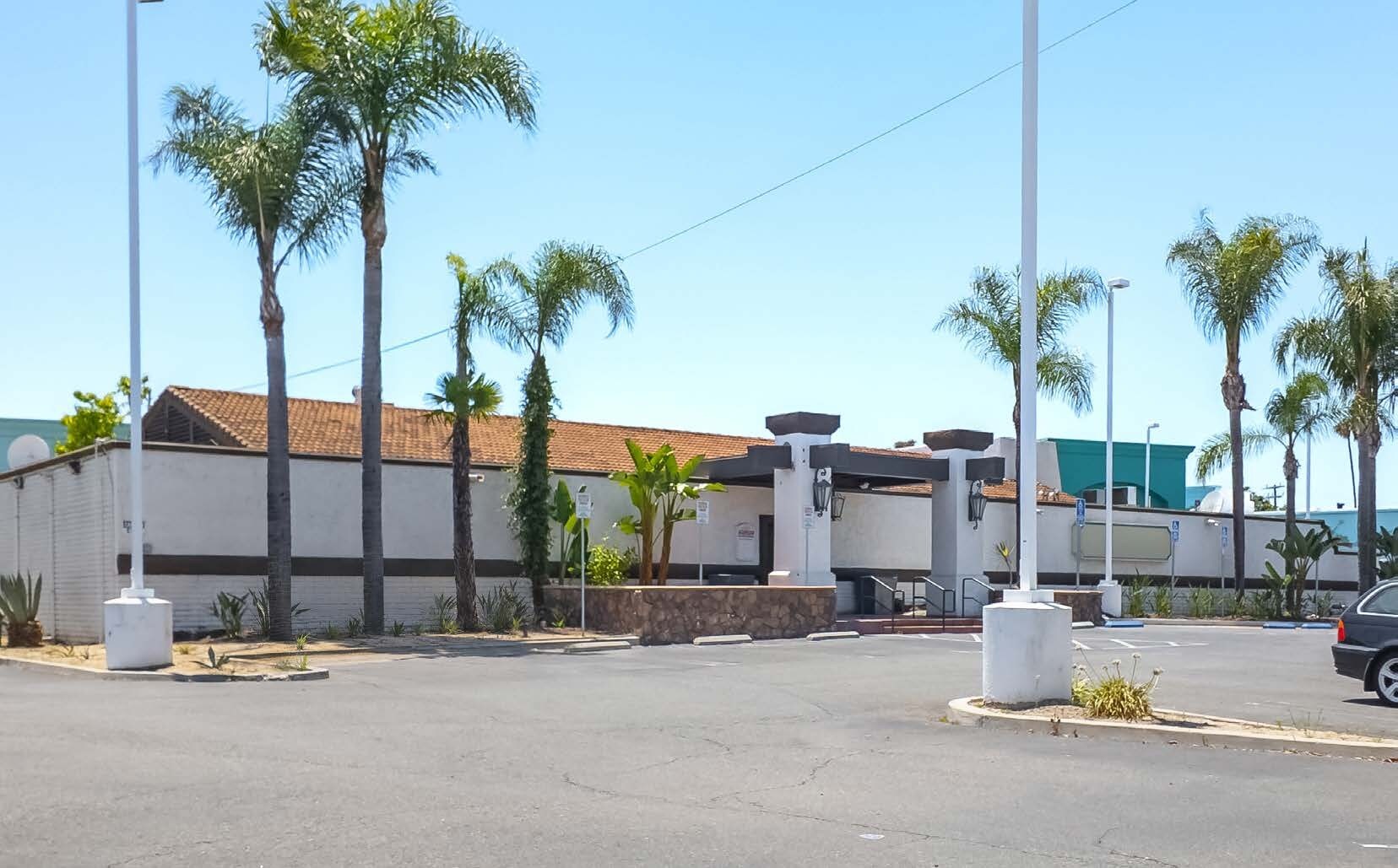 1262 Bristol St, Costa Mesa, CA à louer Photo de l’immeuble– Image 1 sur 5