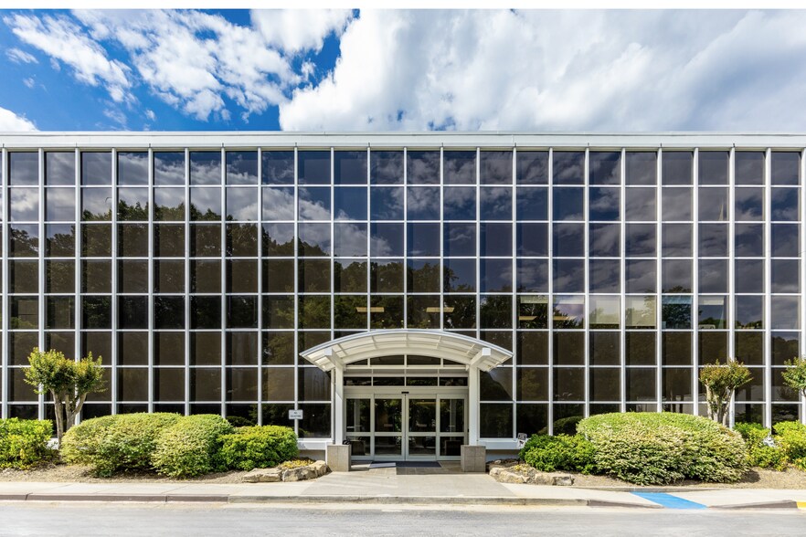 1835 Savoy Dr, Atlanta, GA à louer - Photo de l’immeuble – Image 2 sur 12