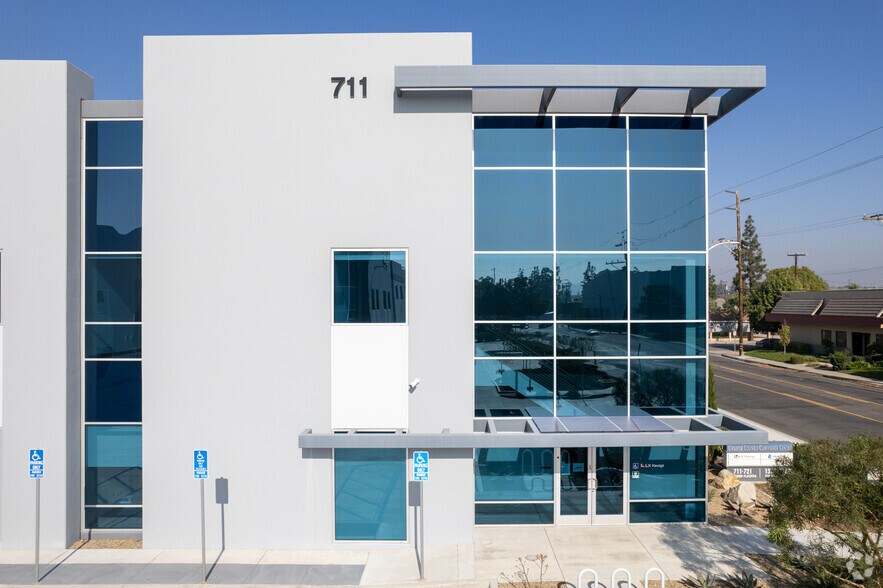 711 S Van Buren St, Placentia, CA à louer - Photo de l’immeuble – Image 2 sur 20