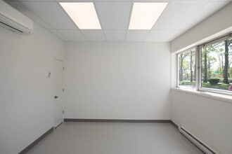 50 Cain Dr, Brentwood, NY à louer Photo intérieure– Image 2 sur 5