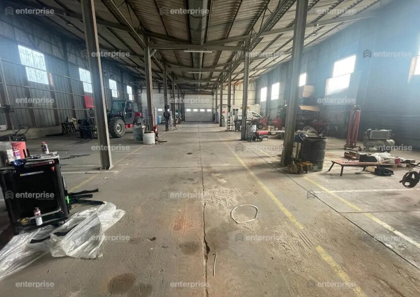 Local d'activités dans MONT-D'ORIGNY à vendre - Photo de l’immeuble – Image 2 sur 6