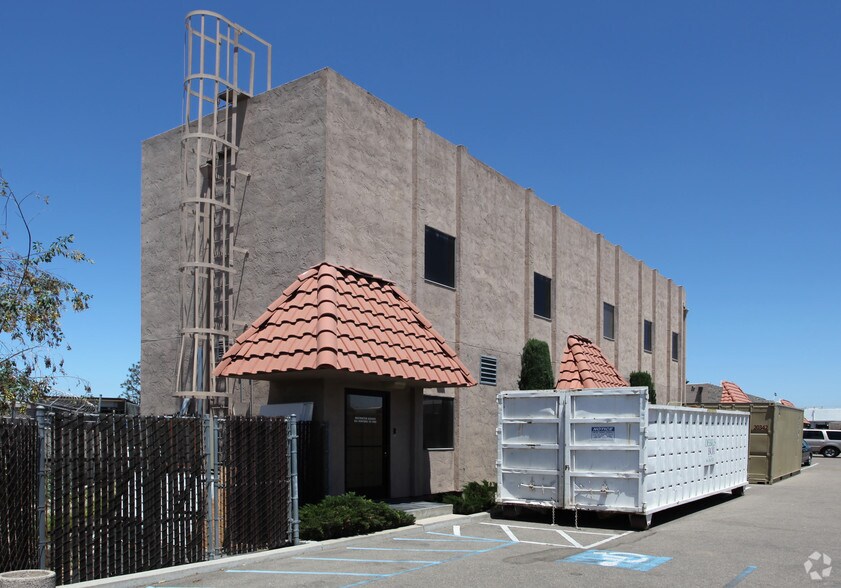 7999 Vickers St, San Diego, CA à vendre - Photo de l’immeuble – Image 2 sur 2