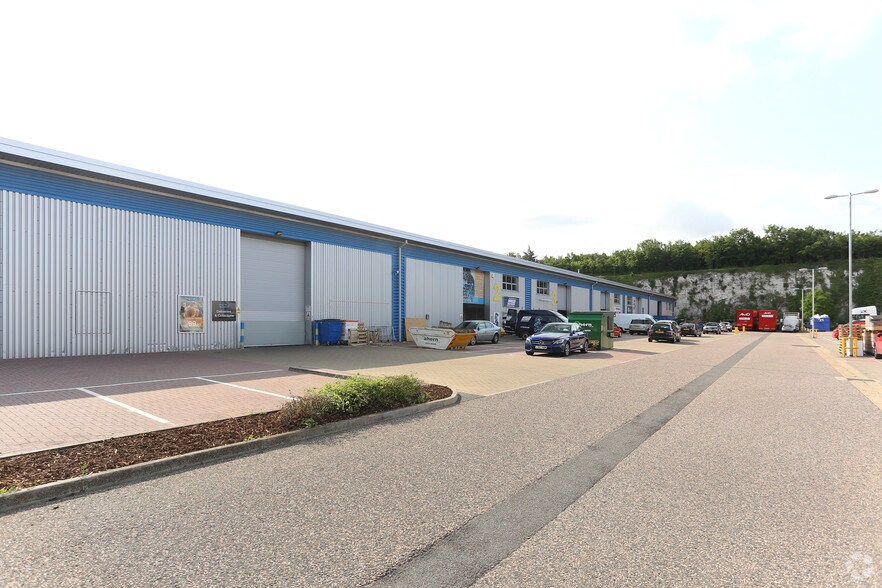 6 Motherwell Way, Grays à louer - Photo de l’immeuble – Image 2 sur 2