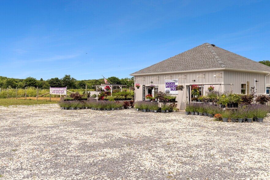 3360 Sound Ave, Riverhead, NY à vendre - Photo de l’immeuble – Image 2 sur 23