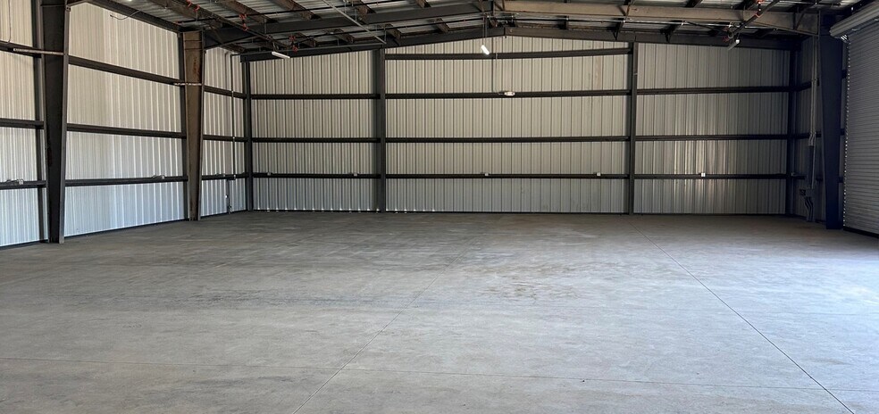 8424 Cottonwood Ave, Fontana, CA à vendre - Photo de l’immeuble – Image 3 sur 5