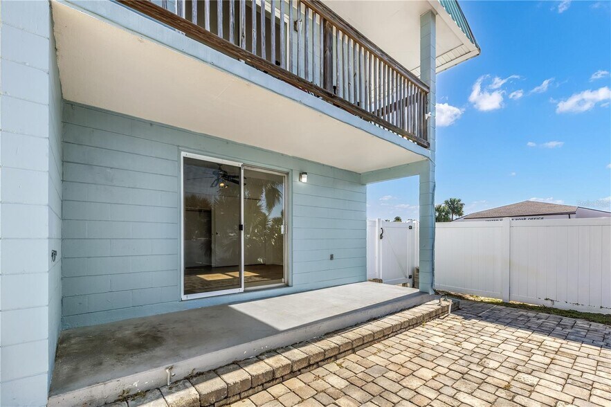 212 S Daytona Ave, Flagler Beach, FL à louer - Photo de l’immeuble – Image 3 sur 17