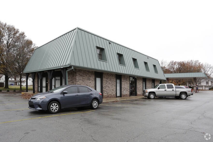 815 S Clairborne Rd, Olathe, KS à louer - Photo de l’immeuble – Image 3 sur 3
