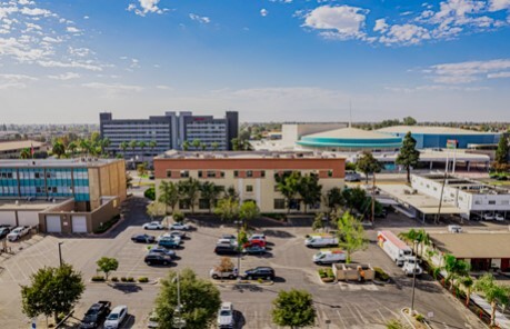 900 Truxtun Ave, Bakersfield, CA à louer - Photo de l’immeuble – Image 3 sur 5