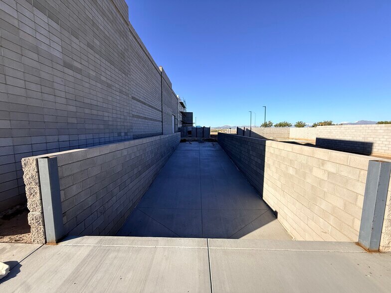 8817 E Pecos Rd, Mesa, AZ à vendre - Photo de la construction – Image 3 sur 8