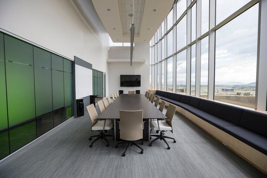 Bureau dans Roubaix à louer - Photo de l’immeuble – Image 1 sur 1