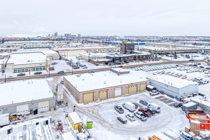 16645 111th Ave NW, Edmonton, AB à louer - Aérien – Image 2 sur 3