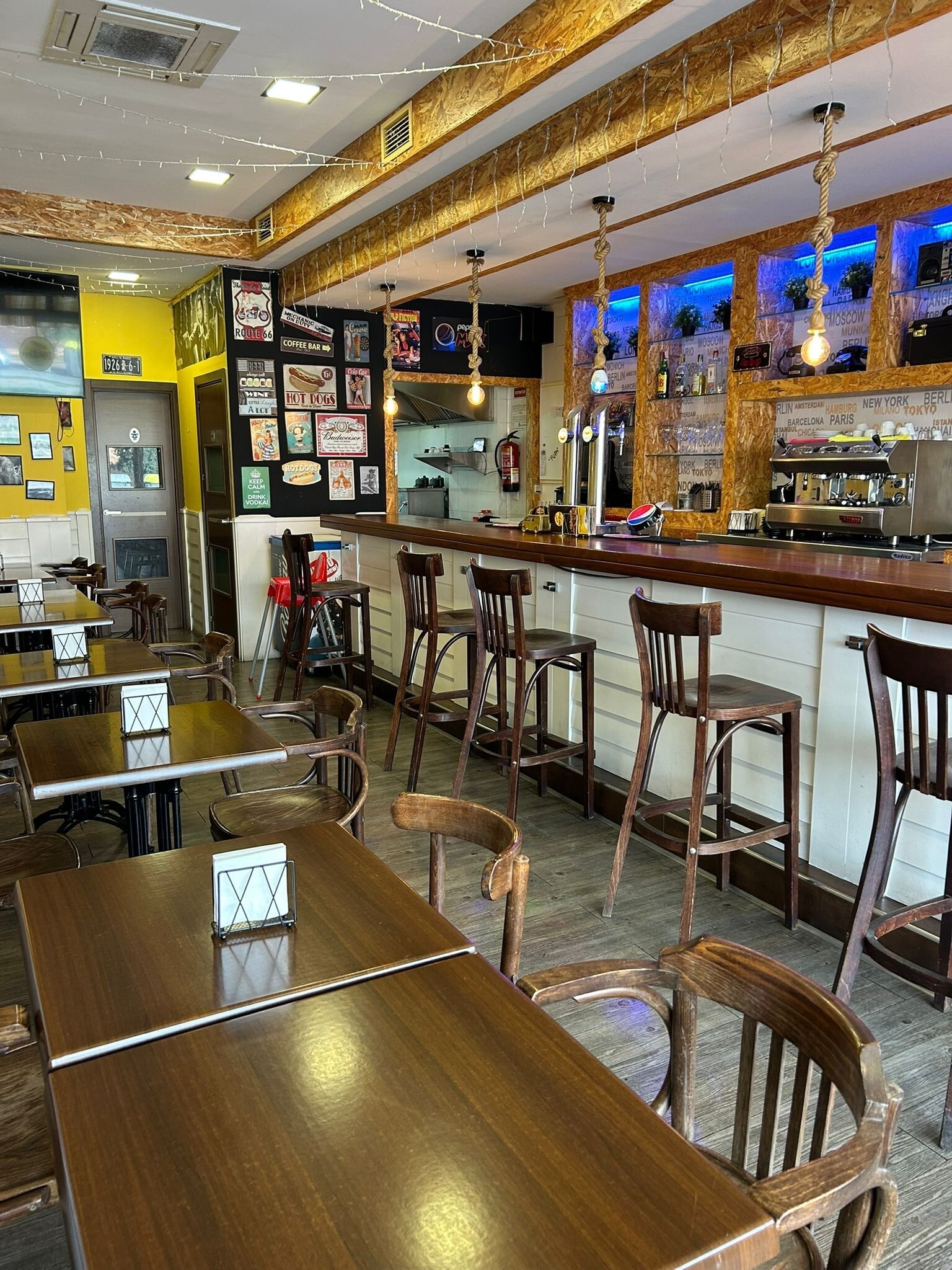 Local commercial dans Parla, Madrid à louer Photo intérieure– Image 1 sur 8