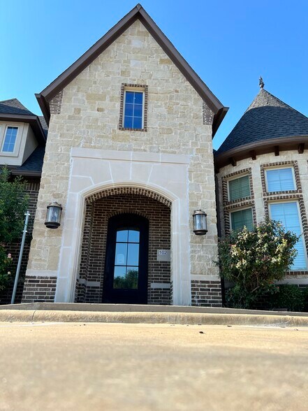 1101 W Plano Pky, Plano, TX à louer - Photo de l’immeuble – Image 3 sur 6