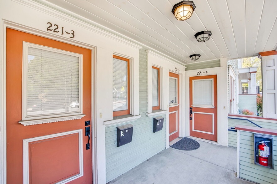 221 Raymond Ave, Pasadena, CA à vendre - Photo de l’immeuble – Image 2 sur 37