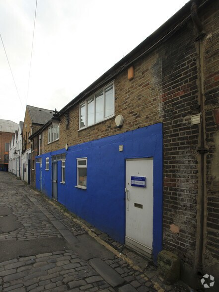 6-7 Hatherley Mews, Londres à louer - Photo principale – Image 1 sur 1