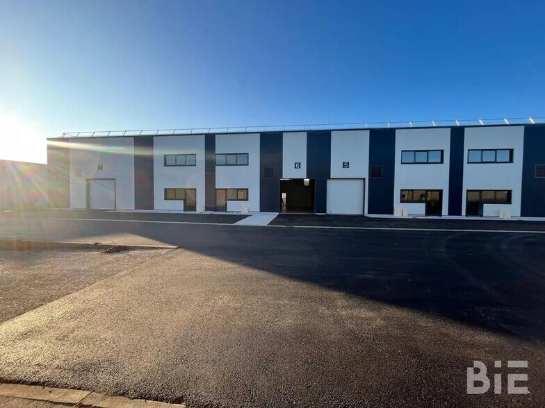 Local d'activités dans Blanquefort à vendre - Photo de l’immeuble – Image 1 sur 8