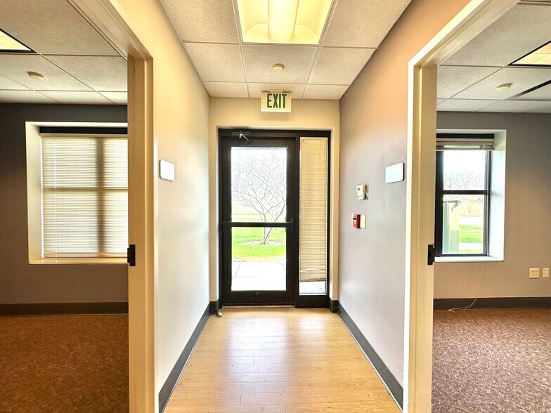 2022 Kelle Dr, Chesterton, IN à vendre - Photo de l’immeuble – Image 2 sur 25