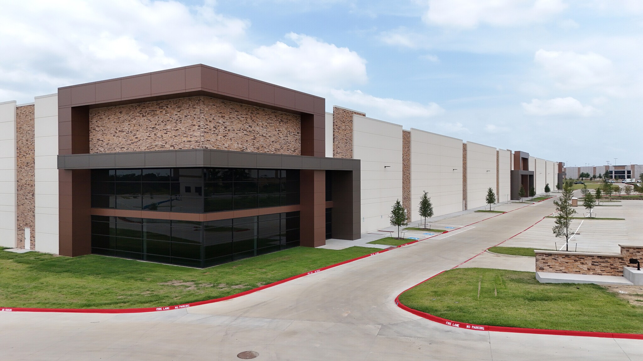 Spinks Rd & Valley Pky, Lewisville, TX à louer Photo de l’immeuble– Image 1 sur 6