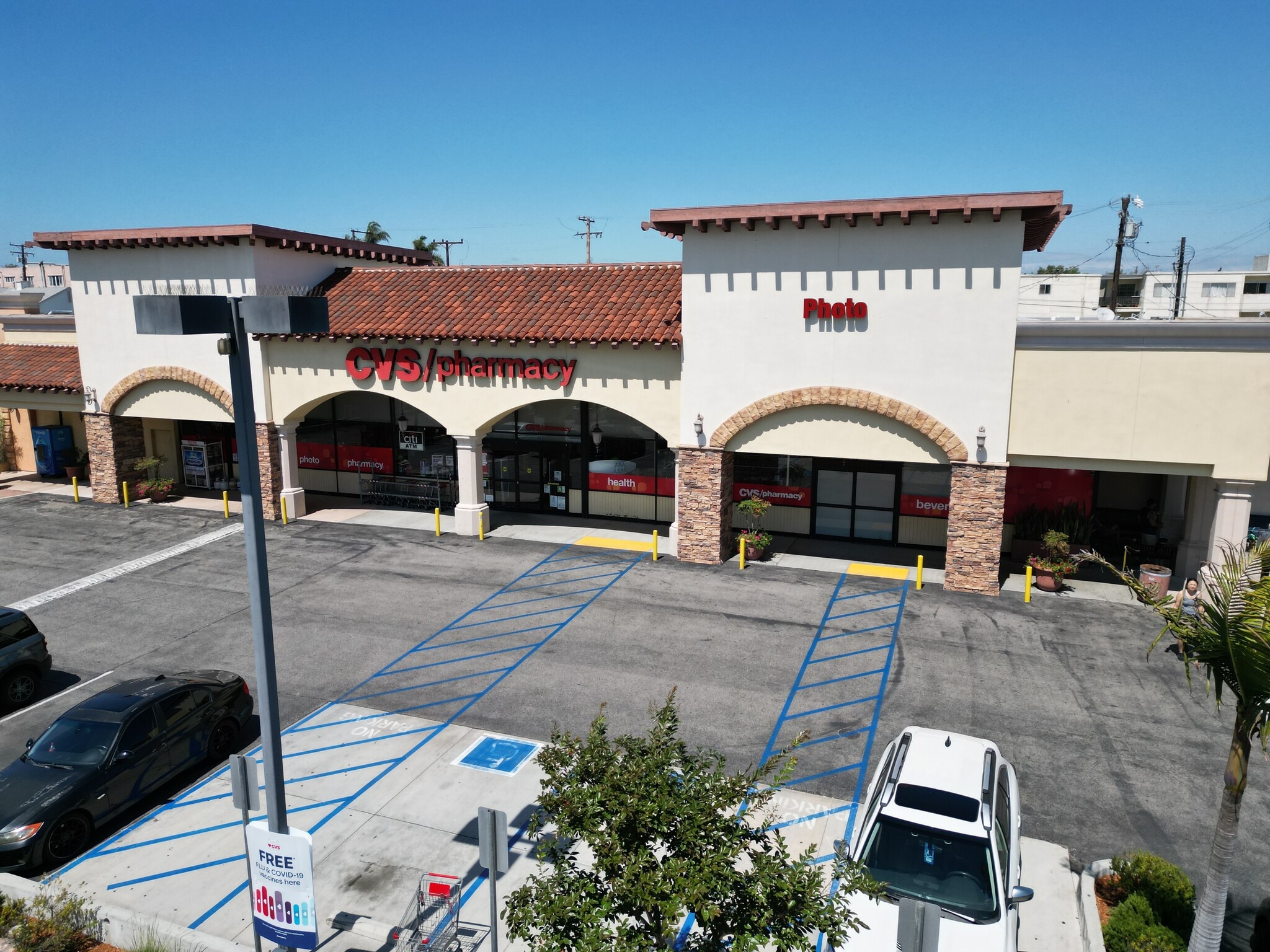 1880 S Pacific Coast Hwy, Redondo Beach, CA à louer Photo principale– Image 1 sur 10