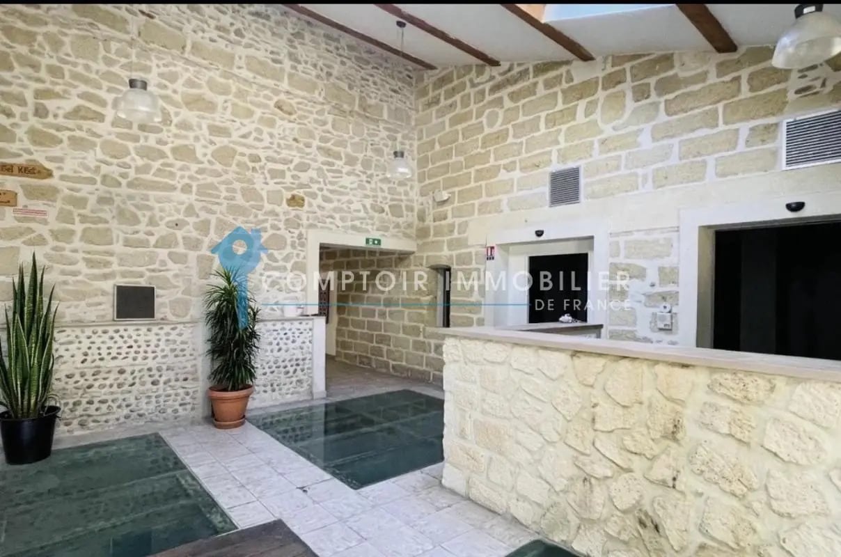 Local commercial dans Aimargues à vendre Photo de l’immeuble– Image 1 sur 7