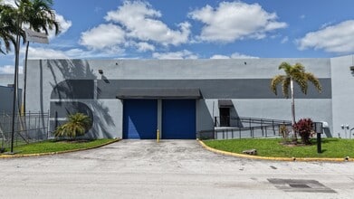 9970 NW 89th Ct, Medley, FL à louer Photo intérieure– Image 2 sur 64