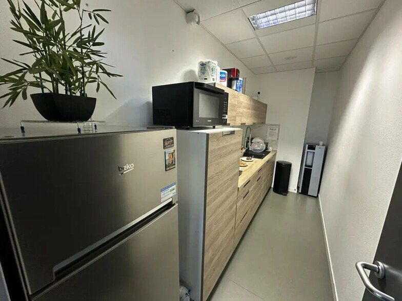 Bureau dans Bezannes à louer - Photo de l’immeuble – Image 3 sur 7